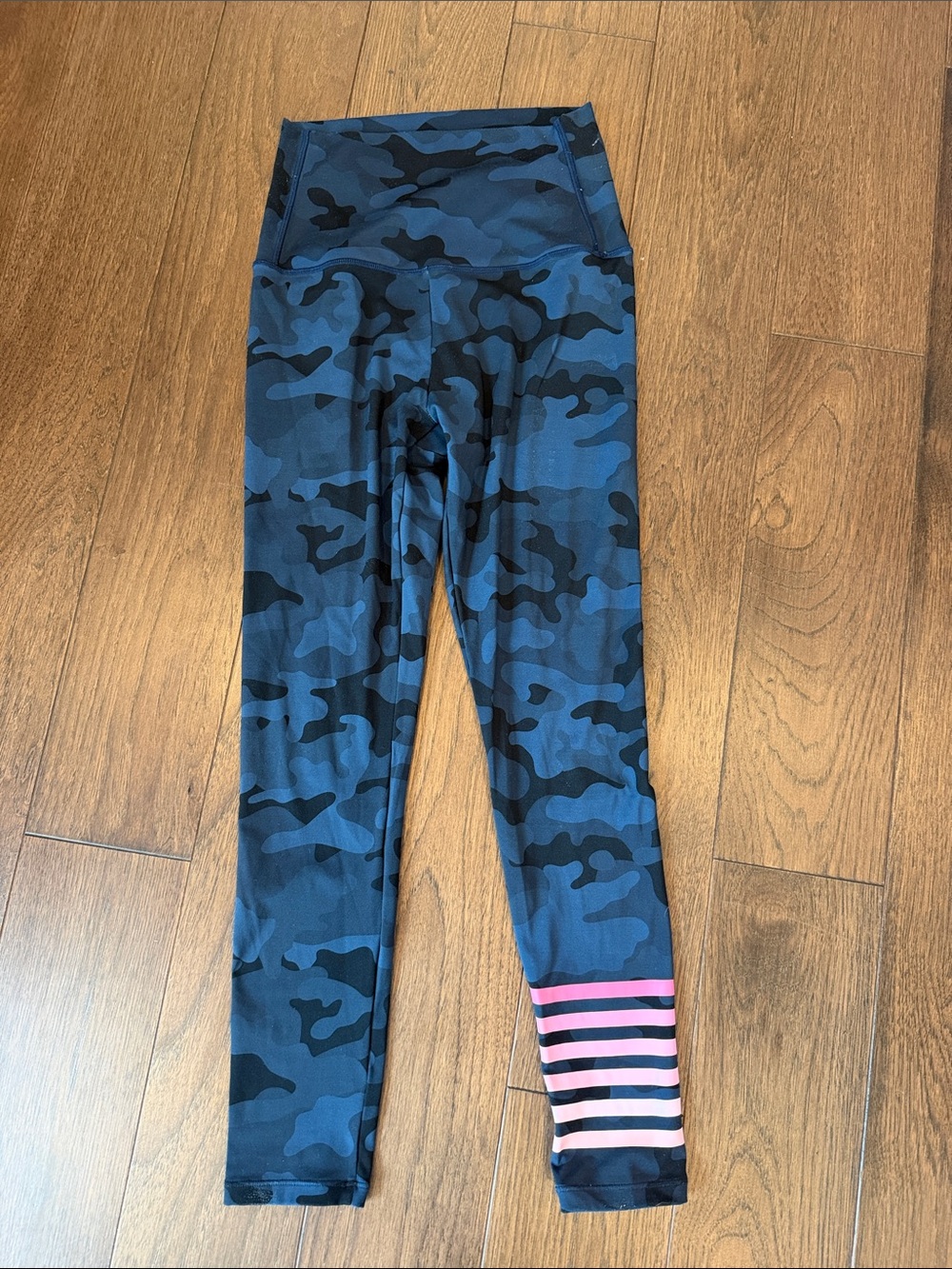 Addison Bay Blue Camo Leggings with Pink Stripe Ankle Size Medium - C11-670